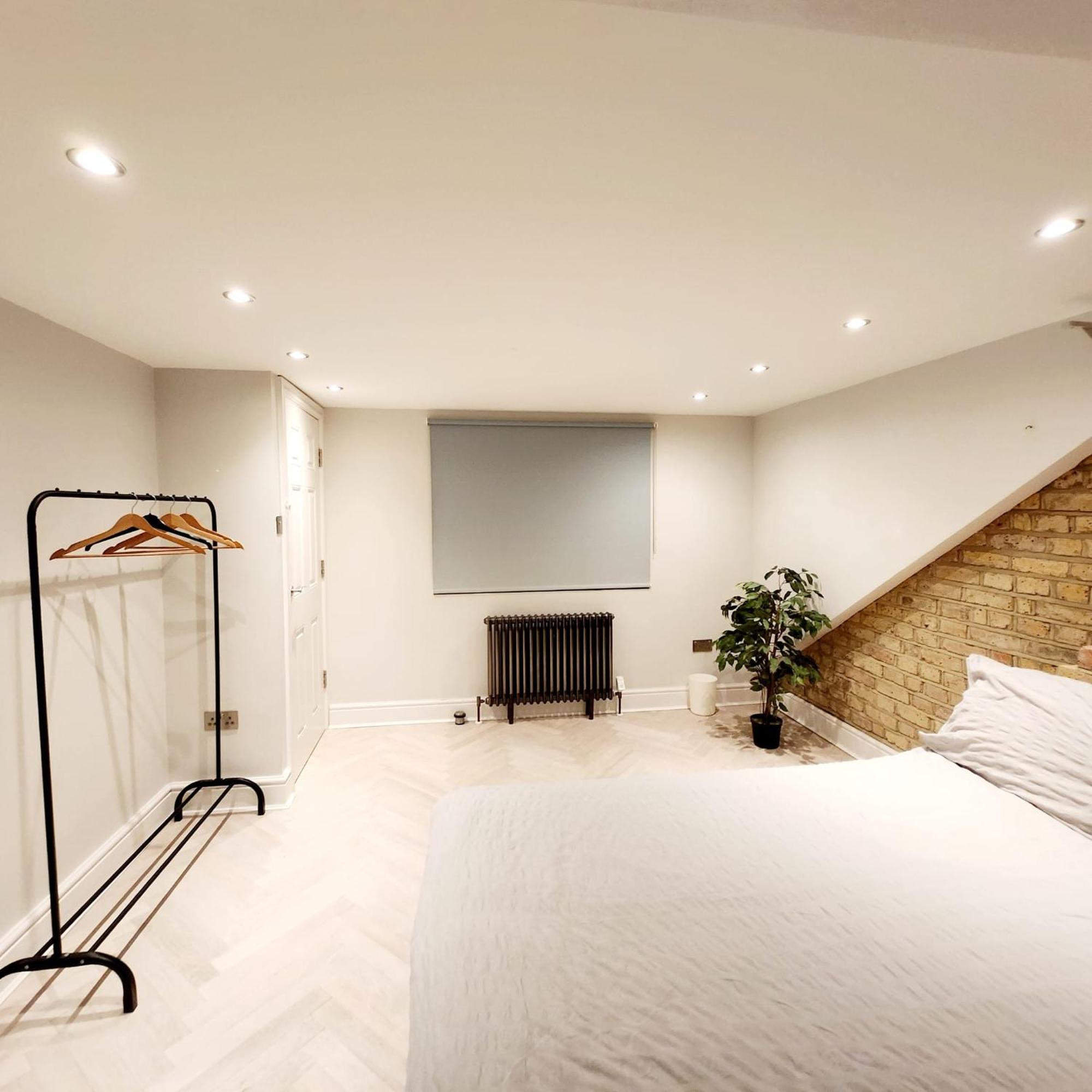 Contemporary 3 Bed House With Spacious Garden Close To Stratford & Canary Wharf Homestay